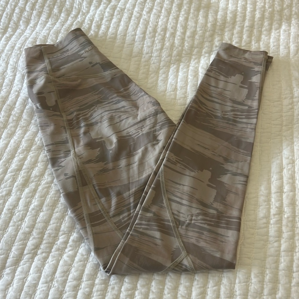 Alphalete pocket leggings